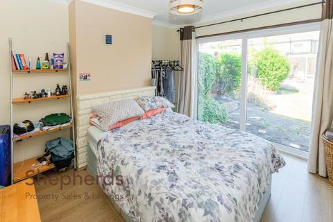 27 Moreton Close, Cheshunt, Waltham Cross, EN7 6LX