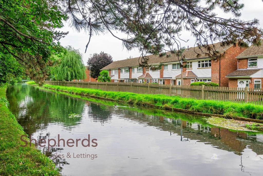 Croft Walk, Wormley, Broxbourne EN10 3 bed terraced house £400,000