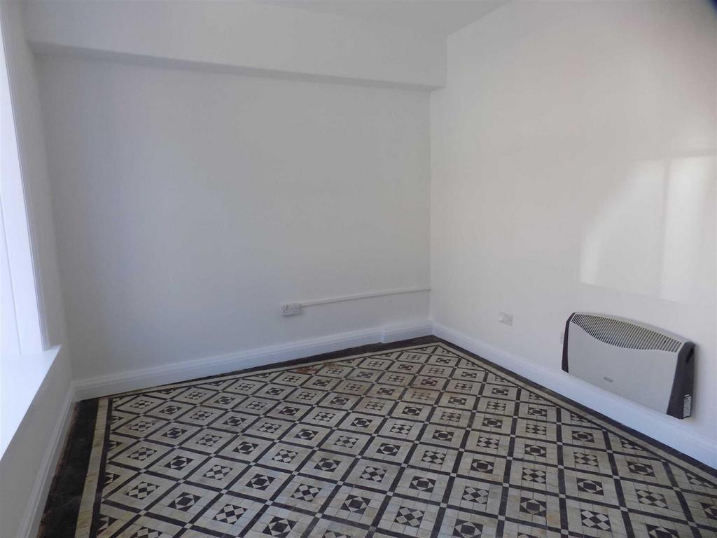 St Edward Street, Leek Property to rent £425 pcm (£98 pw)