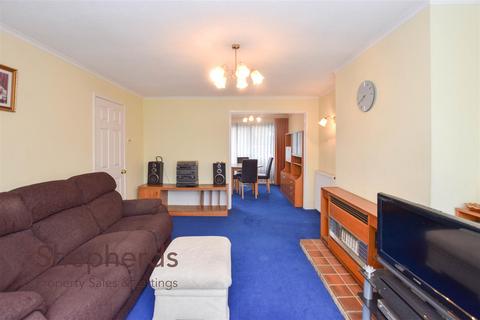 72 Penton Drive, Cheshunt, Waltham Cross, EN8 9RU