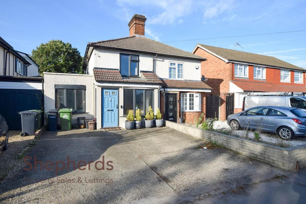 Cuffley Hill, Goffs Oak EN7 3 bed semidetached house for sale £475,000
