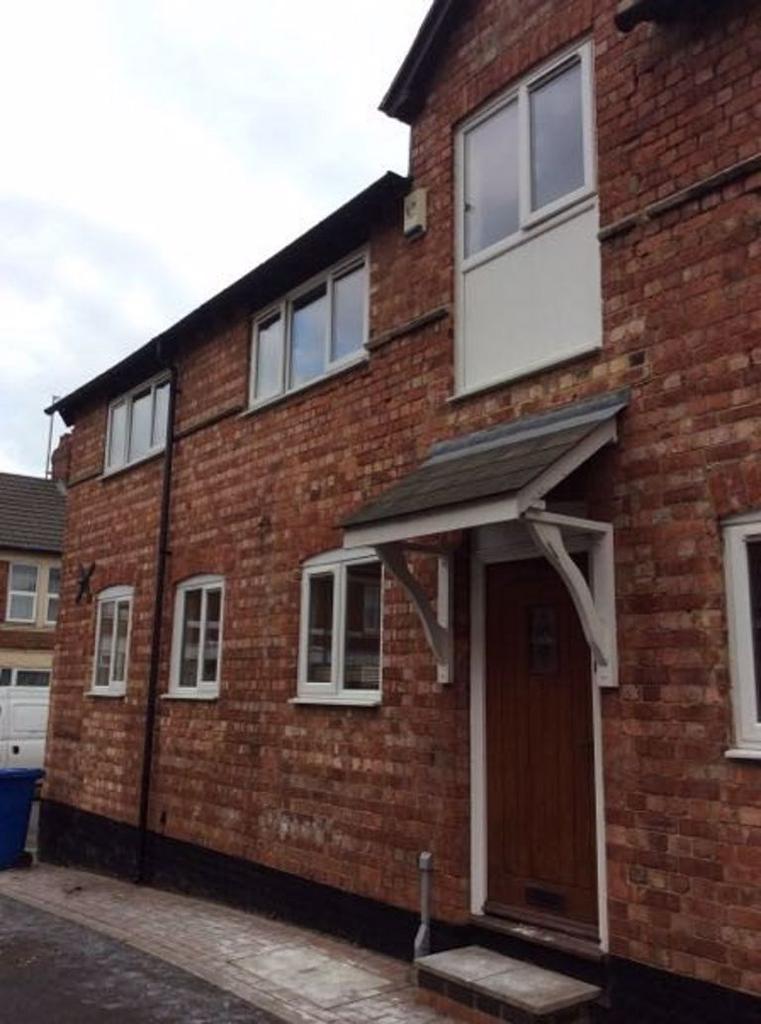 Russell Street Kettering 3 bed cottage £950 pcm (£219 pw)