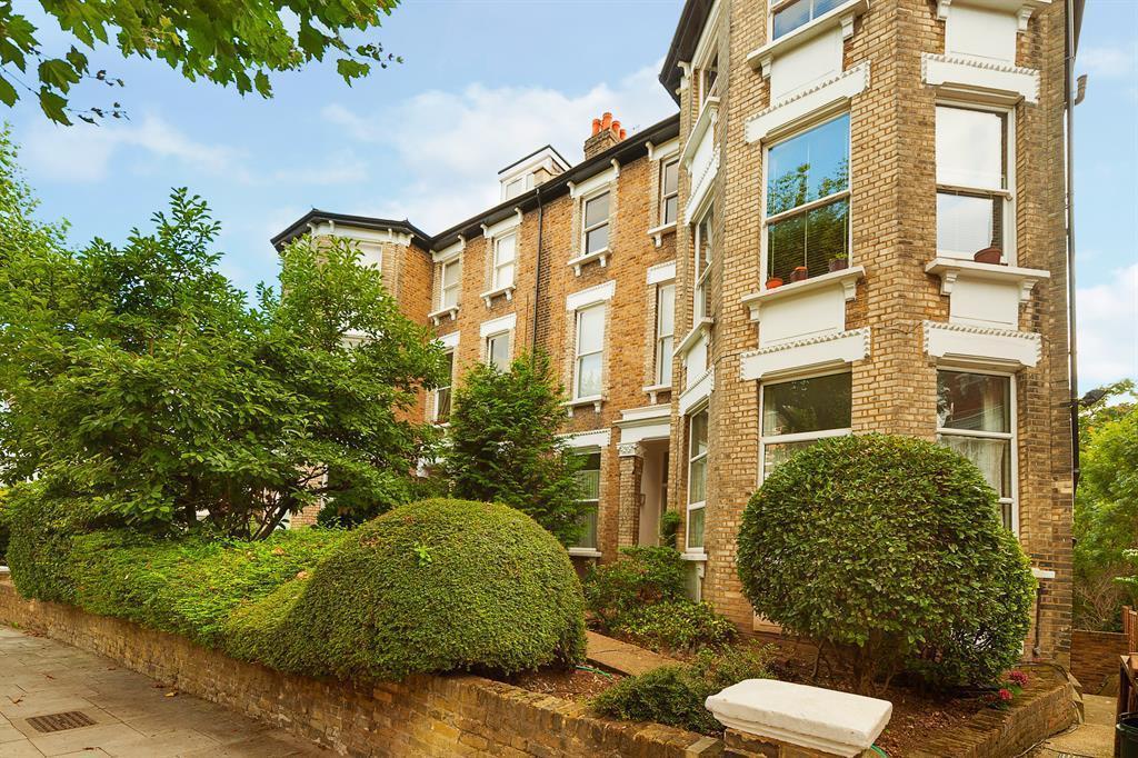 Fordwych Road, London, NW2 2 bed flat £2,100 pcm (£485 pw)