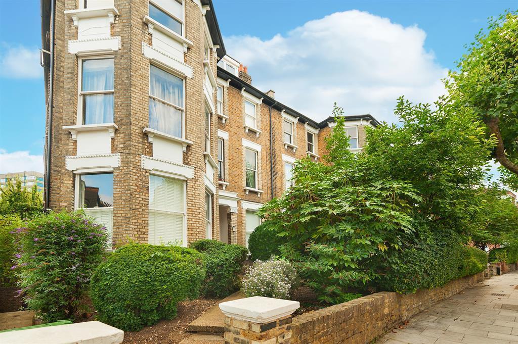 Fordwych Road, London, NW2 2 bed flat £2,100 pcm (£485 pw)