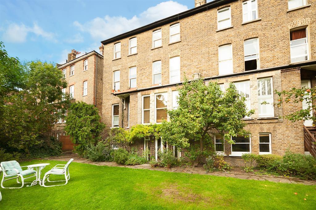 Fordwych Road, London, NW2 2 bed flat £2,100 pcm (£485 pw)
