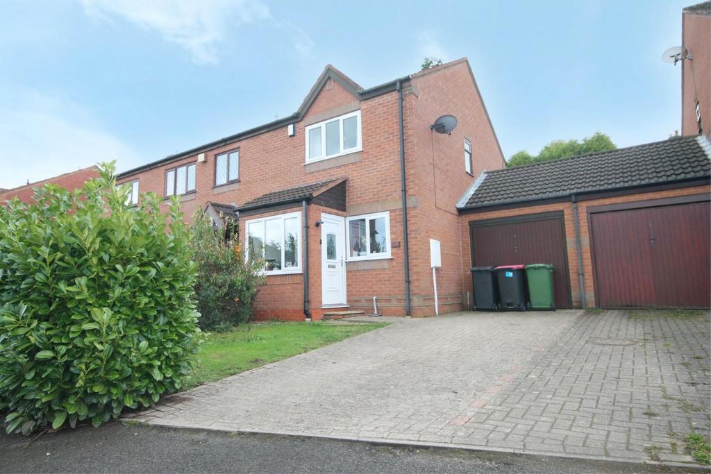 Dexter Way, Birchmoor, Tamworth, Staffordshire 2 bed semidetached