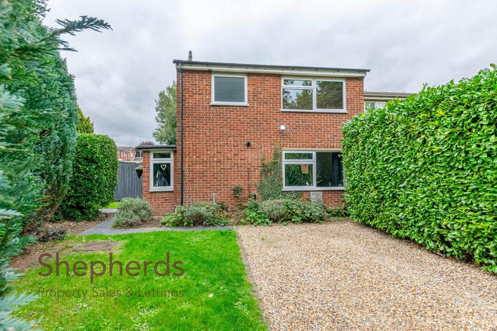 The Springs, Turnford, Broxbourne EN10 3 bed detached house £514,995