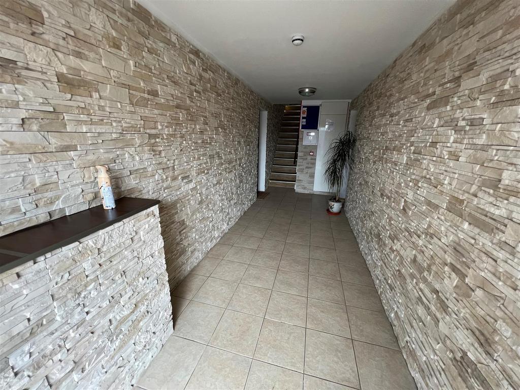 Hallway.jpg