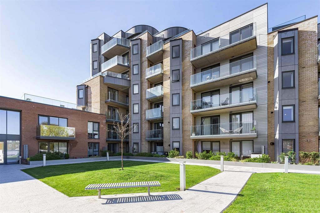 Riverside View, Berkeley Avenue, Reading 1 bed apartment £295,000