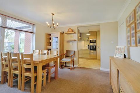 44 Balmoral Drive, Bramcote, Nottingham, NG9 3FU