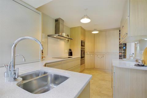 44 Balmoral Drive, Bramcote, Nottingham, NG9 3FU