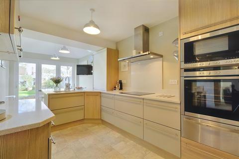 44 Balmoral Drive, Bramcote, Nottingham, NG9 3FU