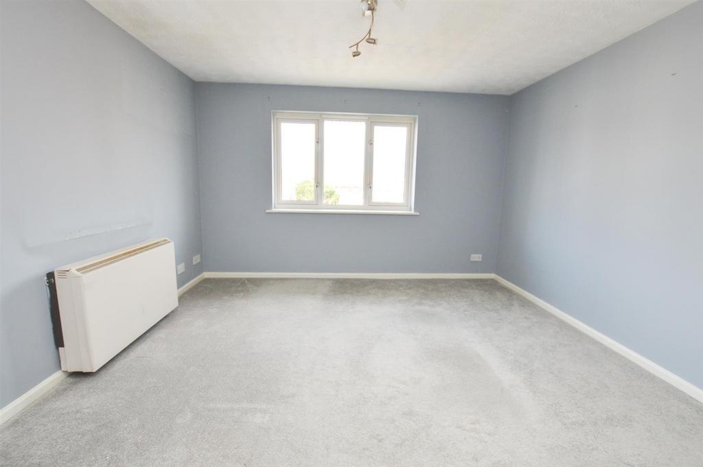 Broad Oak Close, Eastbourne 2 bed flat £875 pcm (£202 pw)