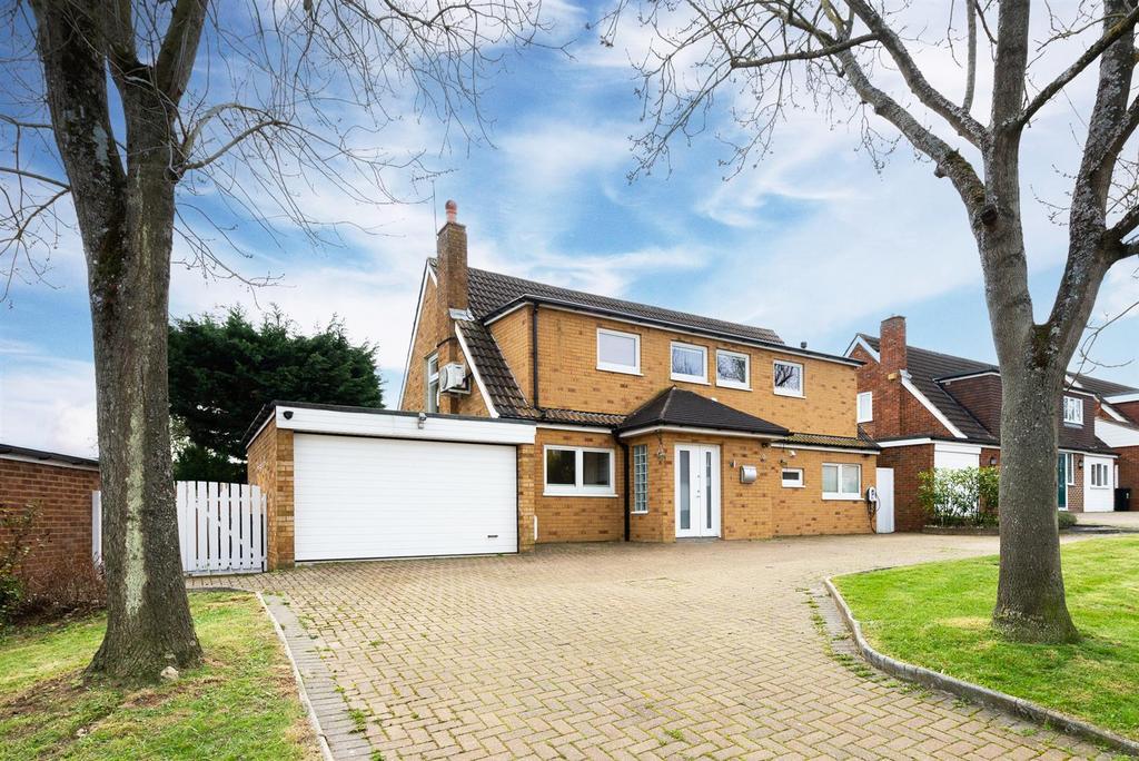 Hayesford Park Drive, Bromley, BR2 5 bed detached house £4,000 pcm (£