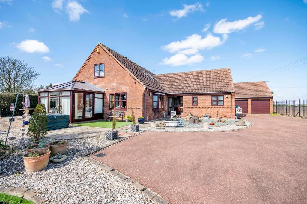 Slay Pit Close, Hatfield Woodhouse, Doncaster 5 bed house for sale £