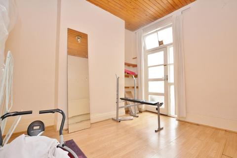 33 Carnarvon Road, London, E15 4JW
