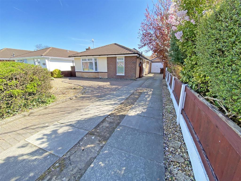 Runnells Lane, Thornton, Liverpool 3 bed detached bungalow £235,000