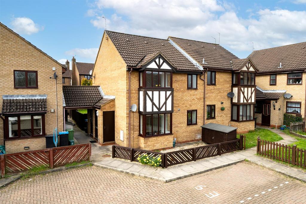 The Pastures, Hemel Hempstead 1 bed terraced house for sale £250,000