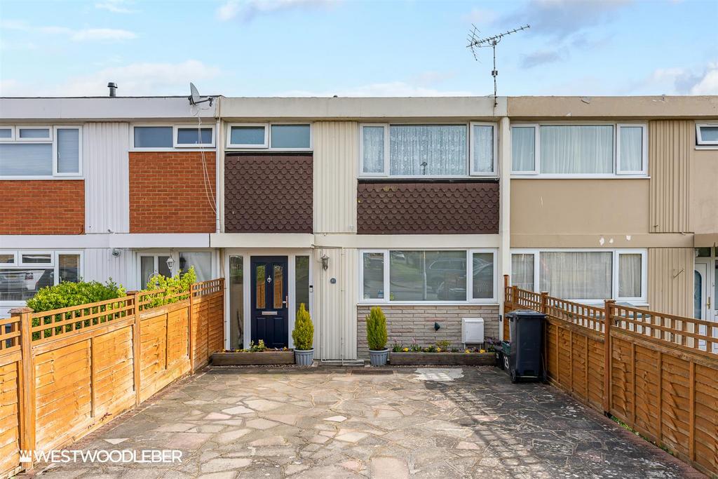Castle Close, Hoddesdon EN11 3 bed terraced house for sale £319,995