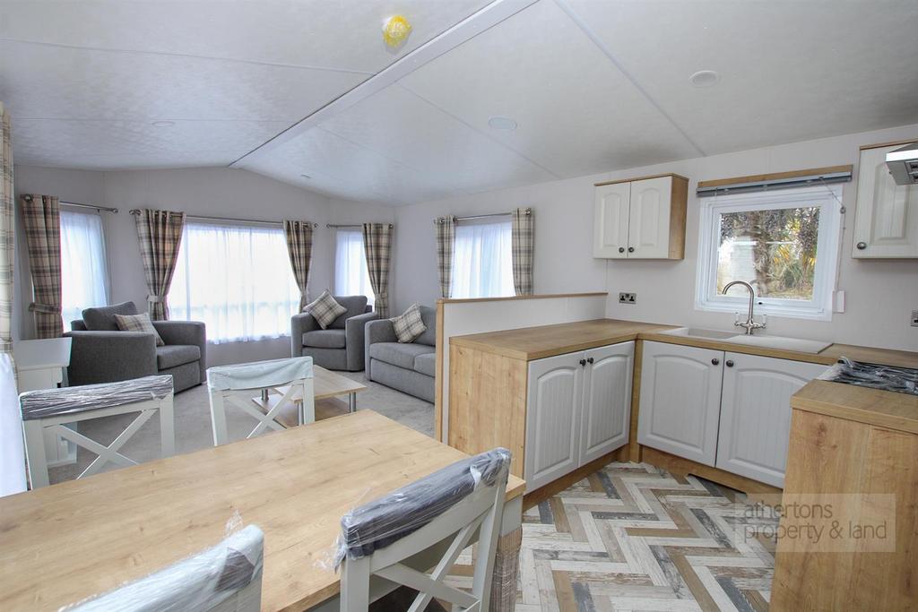 Ledale Mobile Home Park, Clayton Le... 2 bed park home £89,995