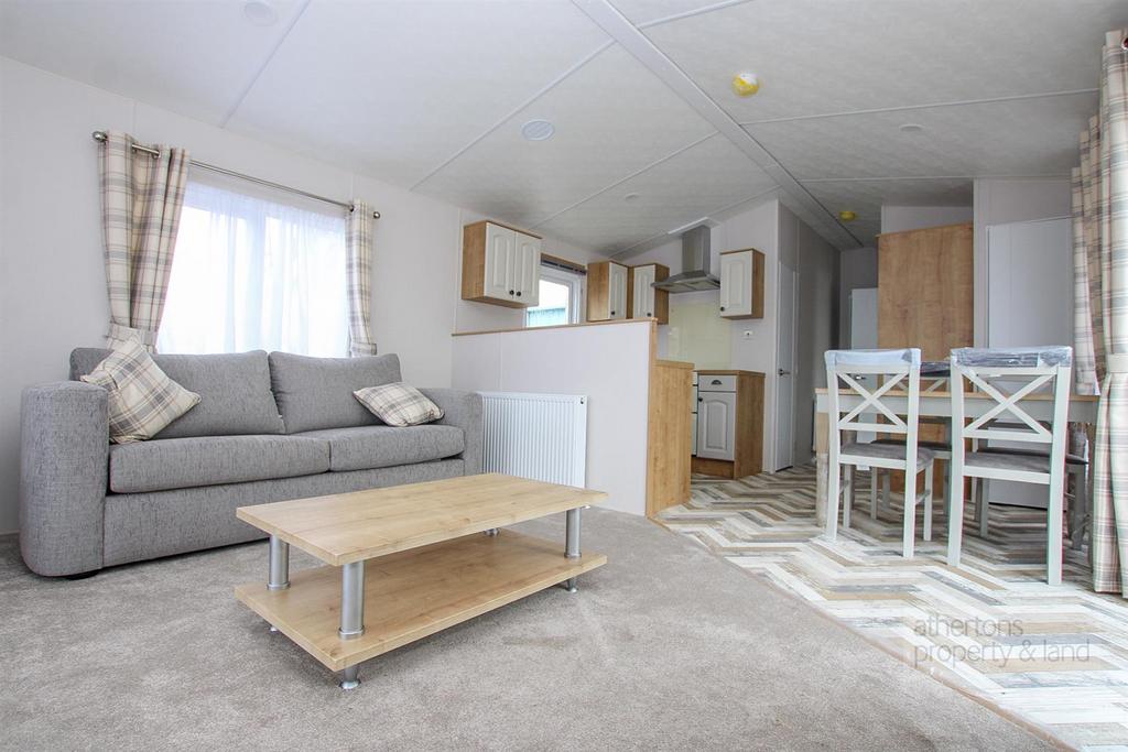 Ledale Mobile Home Park, Clayton Le... 2 bed park home £89,995