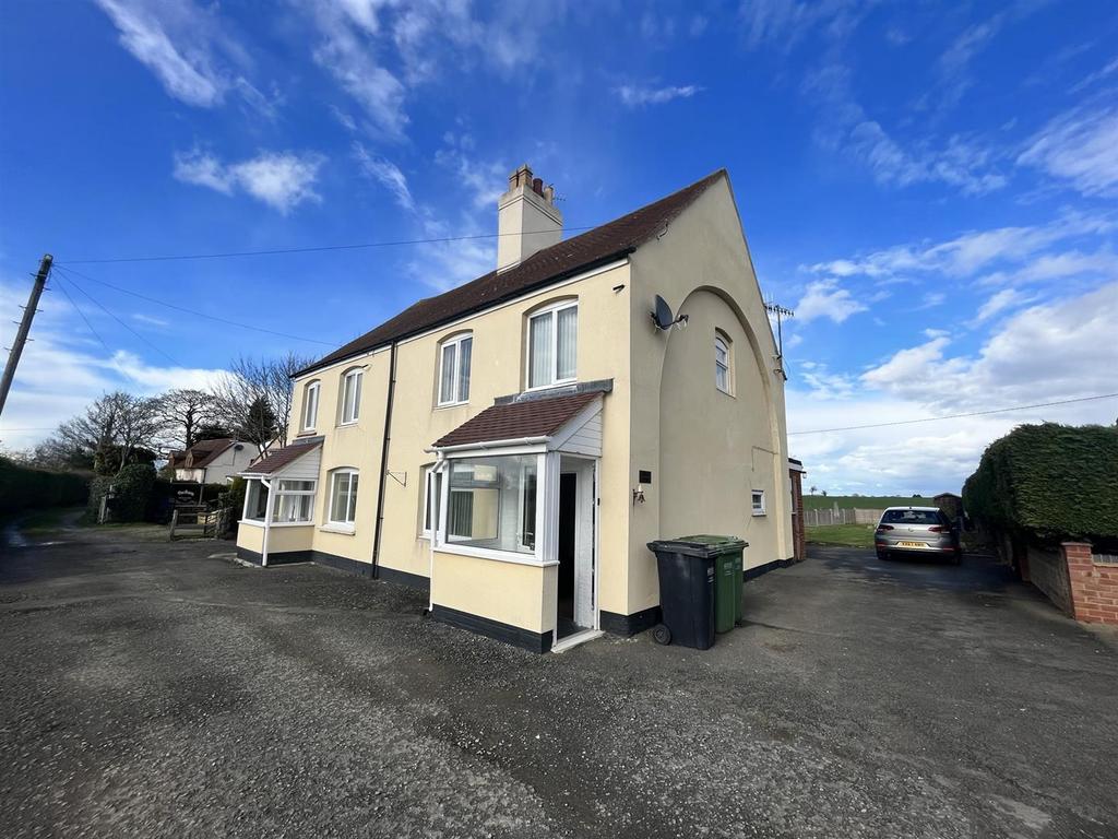 Badsey Fields Lane, Badsey 3 bed cottage £800 pcm (£185 pw)