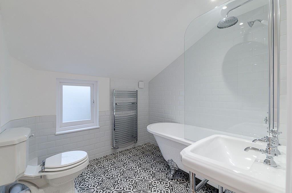 Bathroom 1 (2).jpg