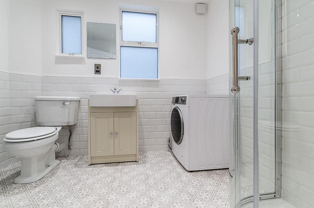 Bathroom 2 (2).jpg