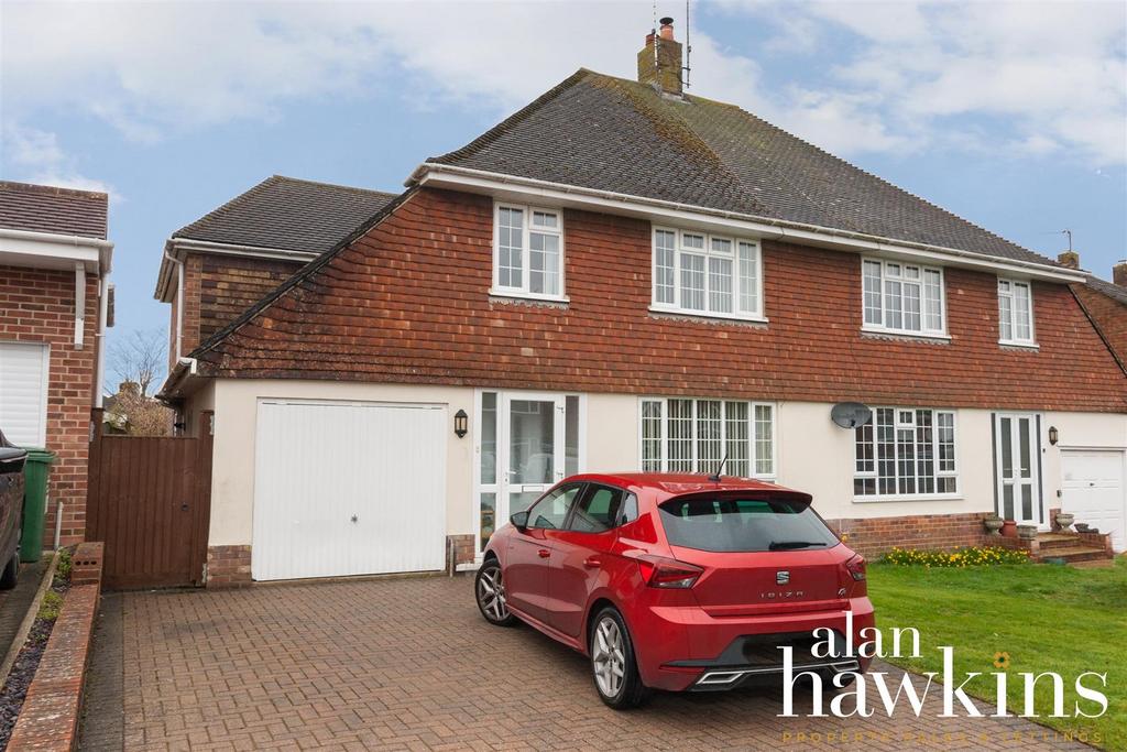 Rowan Drive, Royal Wootton Bassett SN4 7 4 bed semidetached house for