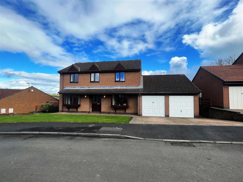 Vicarage Farm Close, 4 bed detached house £300,000
