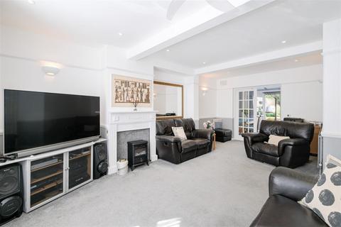 31 Hornbeam Grove, London, E4 6JE
