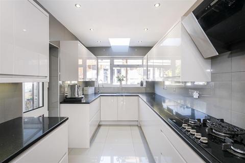 31 Hornbeam Grove, London, E4 6JE