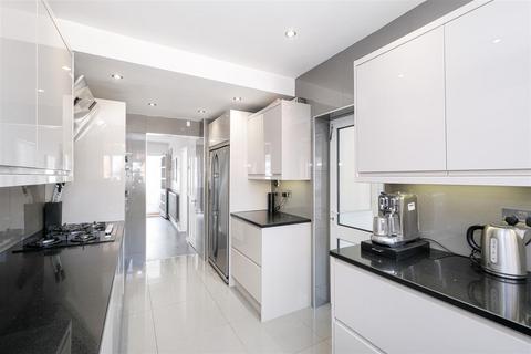 31 Hornbeam Grove, London, E4 6JE