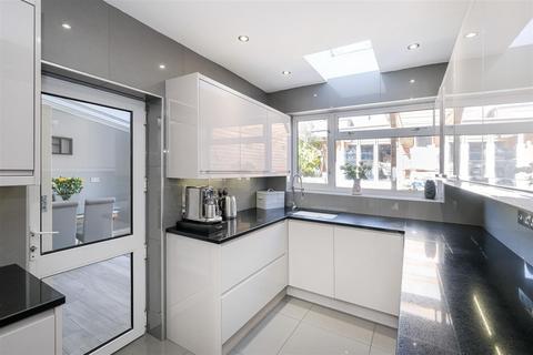 31 Hornbeam Grove, London, E4 6JE
