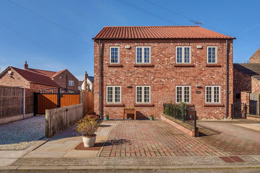 Chapel Lane, Riccall, York 3 bed semi-detached house - £285,000