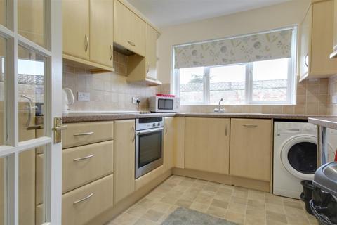 2 bedroom apartment to rent - Grove Road, Barton On Sea, New Milton