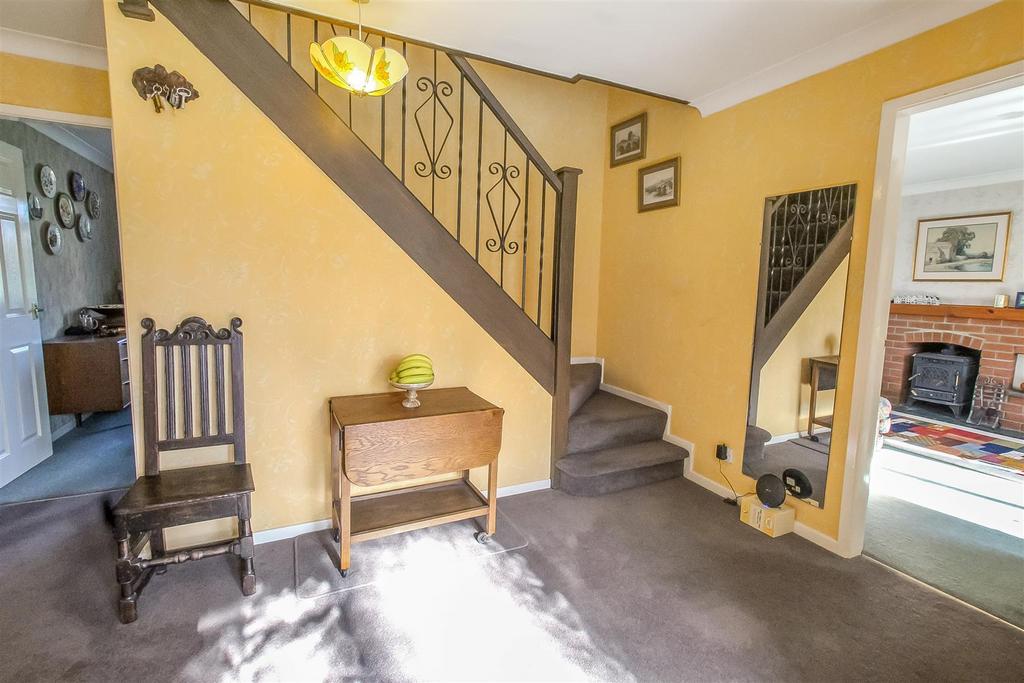 The Paddock, Middleton St. 4 bed detached house £400,000