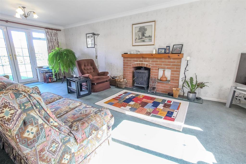 The Paddock, Middleton St. 4 bed detached house £400,000