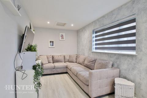 30 Chapelway Gardens, Royton, Oldham, OL2 6UQ