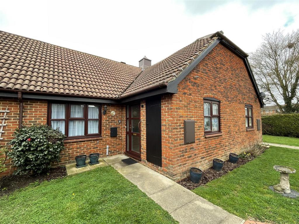 Bramley Court, Marden 2 bed semidetached bungalow £215,000