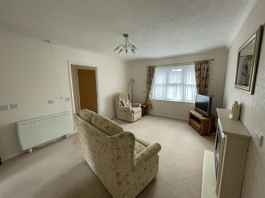 Bramley Court, Marden 2 bed semidetached bungalow £215,000