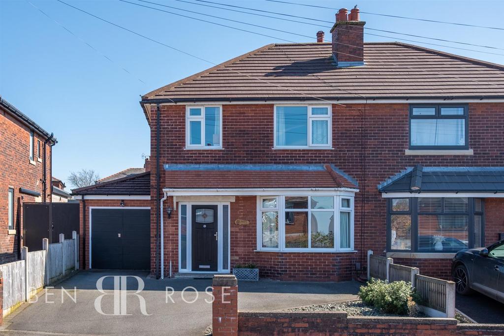Highfield Road South, Chorley 3 bed semidetached house £279,995