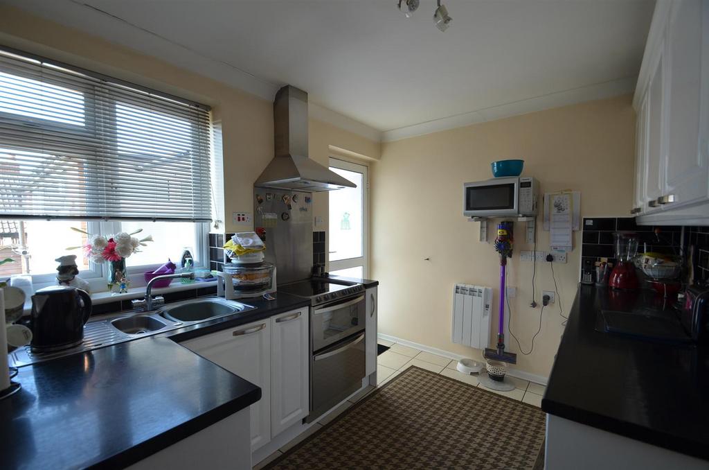 Recreation Rise, Gravenhurst 2 bed semidetached bungalow £325,000