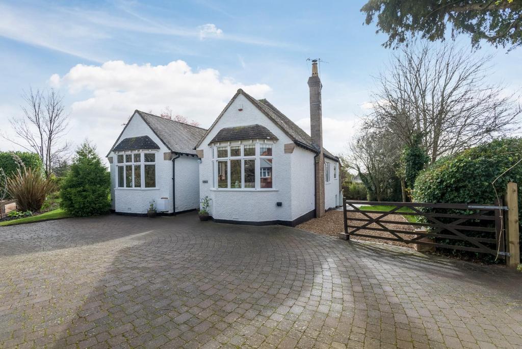 Alcester Road, StratforduponAvon 4 bed detached bungalow for sale £