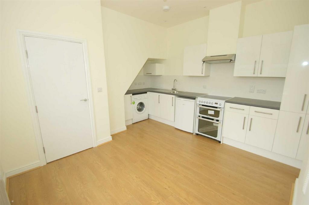 Holywell Lane, Shadwell, Leeds 1 bed terraced house £550 pcm (£127 pw)