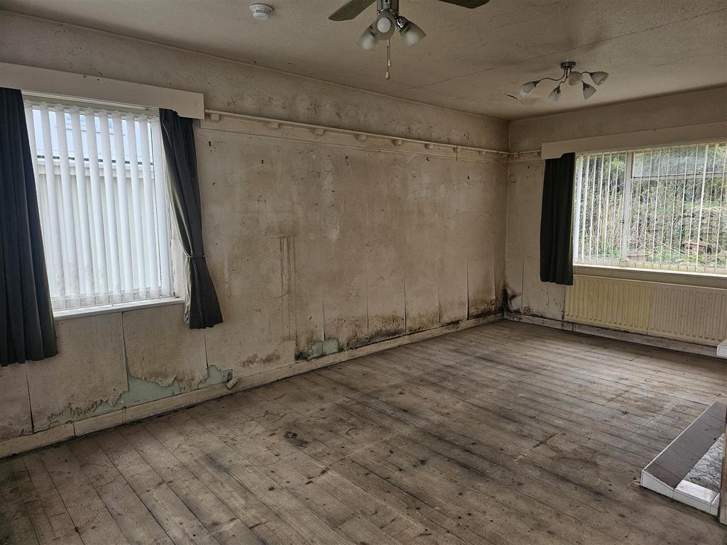 Breeze Hill, Benllech, TynYGongl 2 bed detached bungalow for sale £