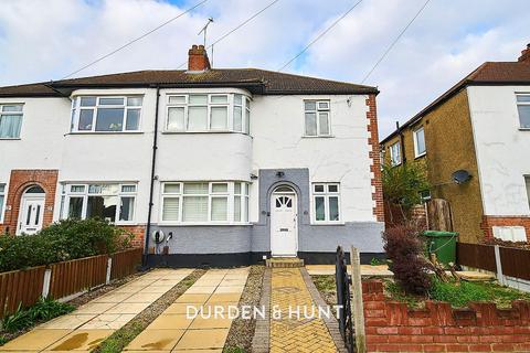 10 Tudor Drive, Romford, RM2 5LH