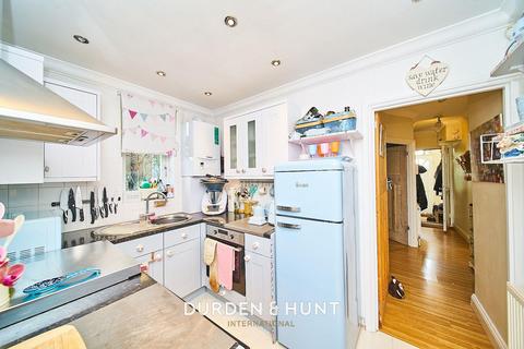 10 Tudor Drive, Romford, RM2 5LH