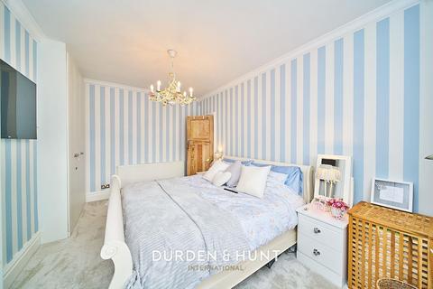 10 Tudor Drive, Romford, RM2 5LH