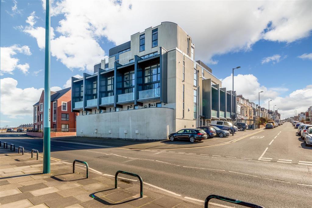 Empire Court, Esplanade, Whitley Bay 2 bed penthouse for sale £475,000